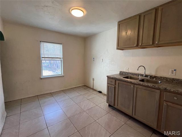 8770 Jordan Avenue, St Louis, MO 63147