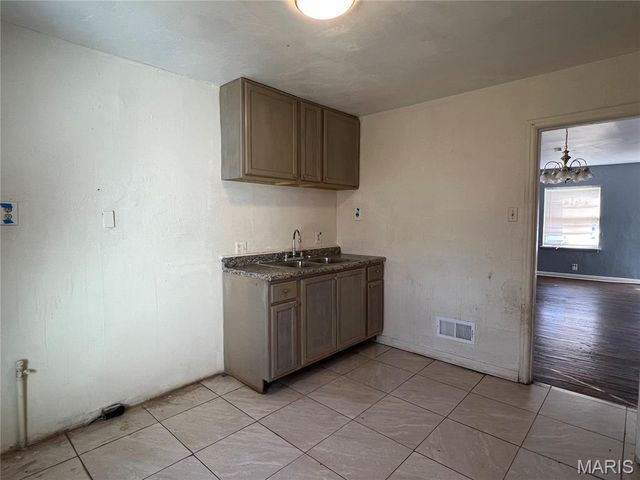 8770 Jordan Avenue, St Louis, MO 63147