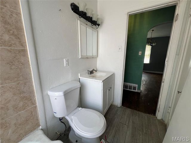 8770 Jordan Avenue, St Louis, MO 63147