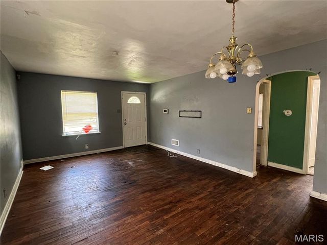 8770 Jordan Avenue, St Louis, MO 63147