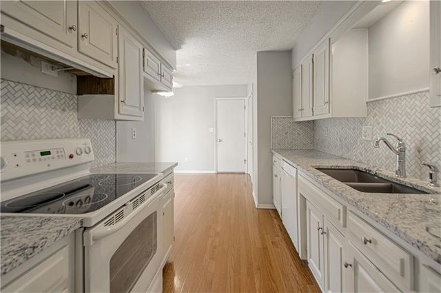 10103 Edelweiss Circle, Merriam, KS 66203