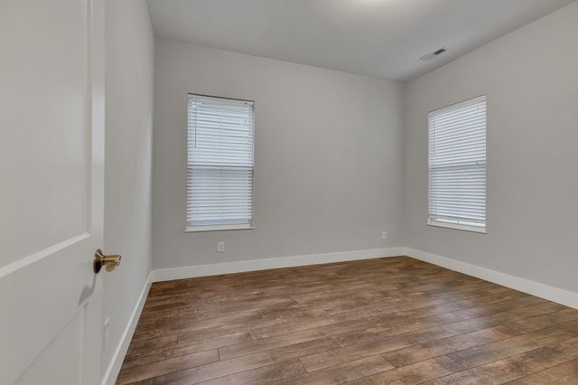 2402 Hyde St, Nashville, TN 37208