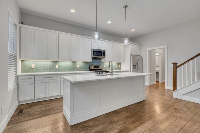 2402 Hyde St, Nashville, TN 37208