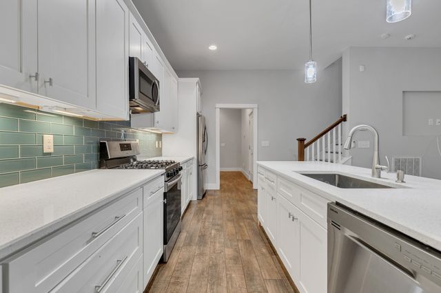 2402 Hyde St, Nashville, TN 37208