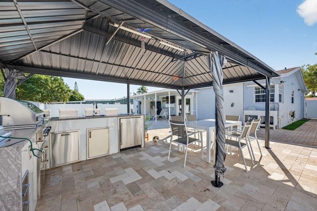 401 NW 39th Street, Deerfield Beach, FL 33064