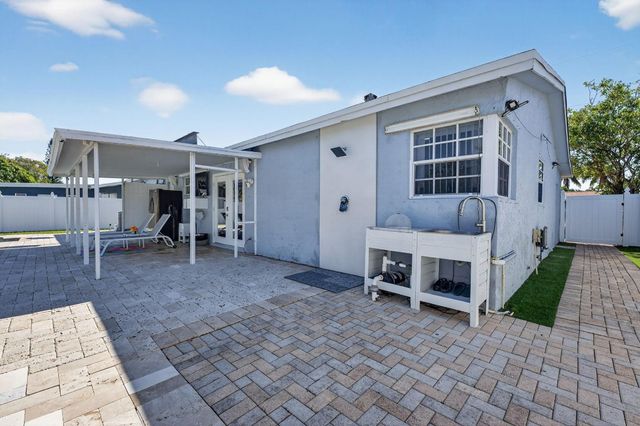 401 NW 39th Street, Deerfield Beach, FL 33064