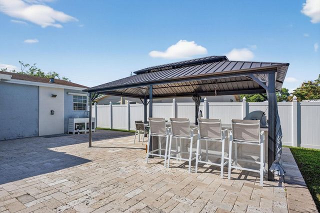 401 NW 39th Street, Deerfield Beach, FL 33064