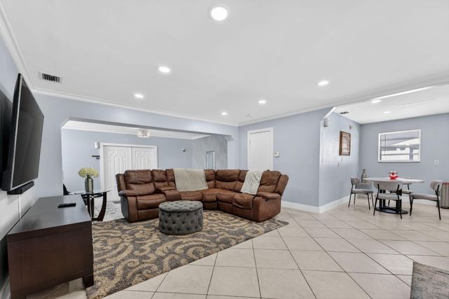 401 NW 39th Street, Deerfield Beach, FL 33064