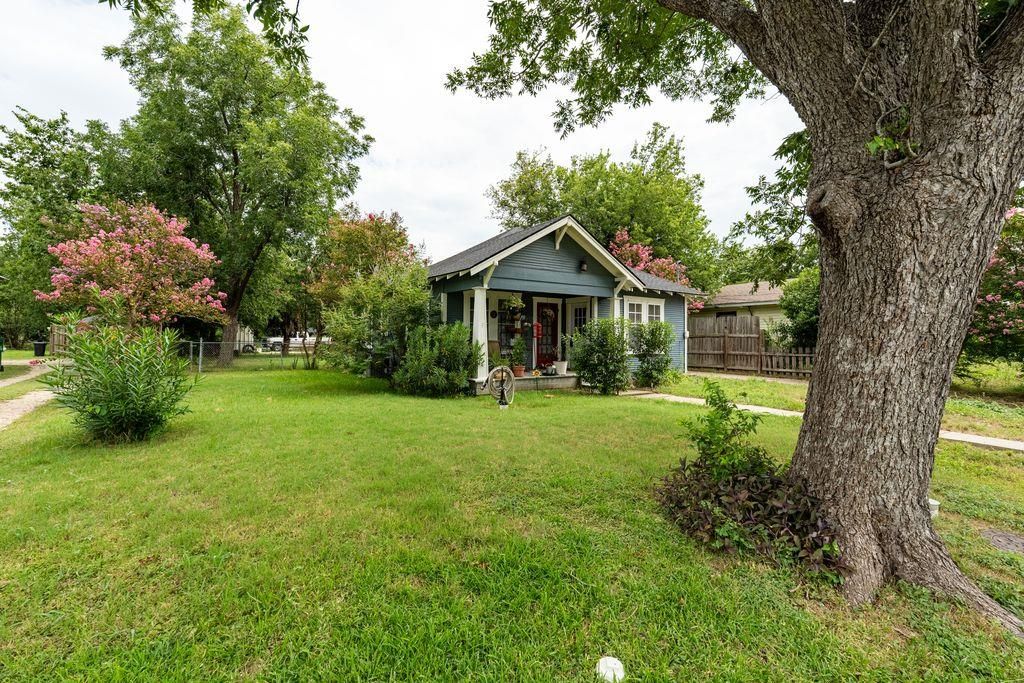 1111 McLain ST, Taylor, TX 76574