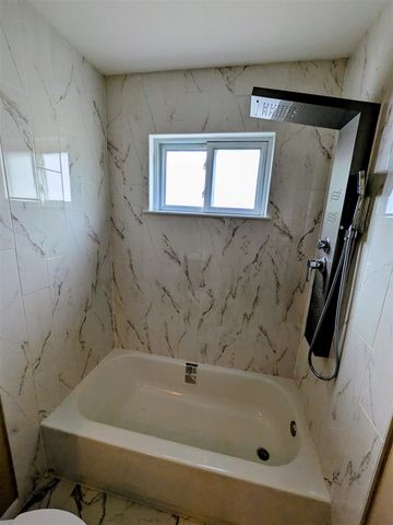 2140 Olive Avenue, Lincoln Park, MI 48146