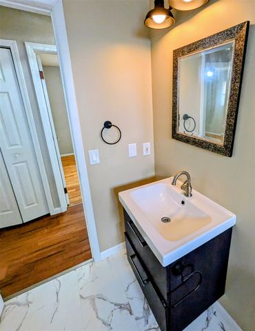 2140 Olive Avenue, Lincoln Park, MI 48146