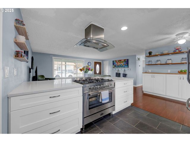 1036 OAK St, Junction City, OR 97448