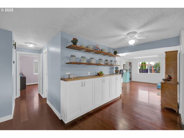 1036 OAK St, Junction City, OR 97448