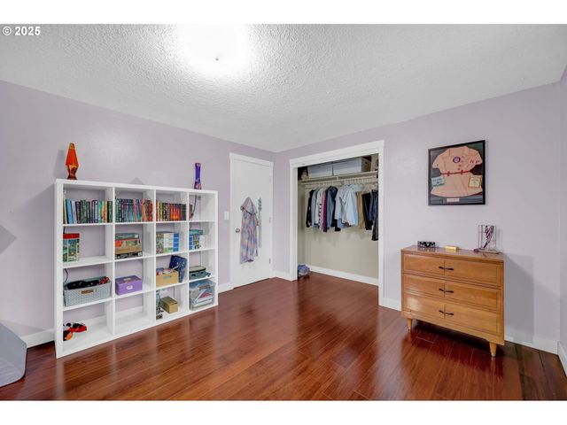 1036 OAK St, Junction City, OR 97448