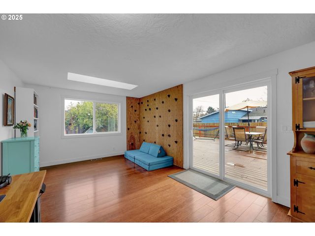 1036 OAK St, Junction City, OR 97448