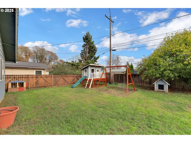 1036 OAK St, Junction City, OR 97448