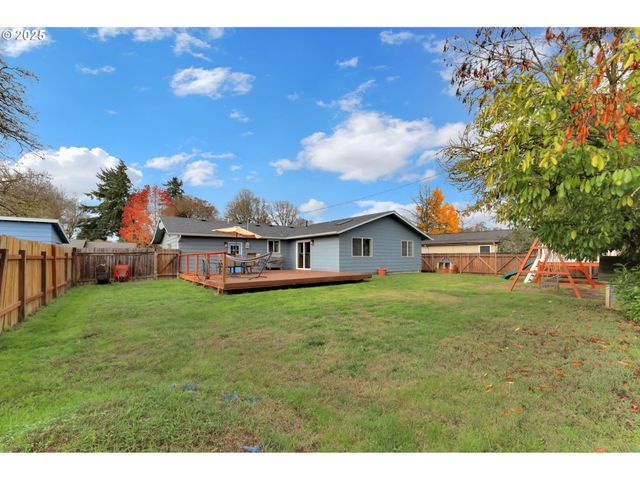 1036 OAK St, Junction City, OR 97448