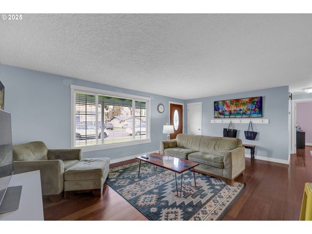 1036 OAK St, Junction City, OR 97448