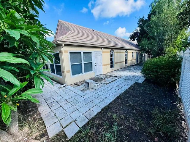 3605 57TH AVENUE DR W, Bradenton, FL 34210