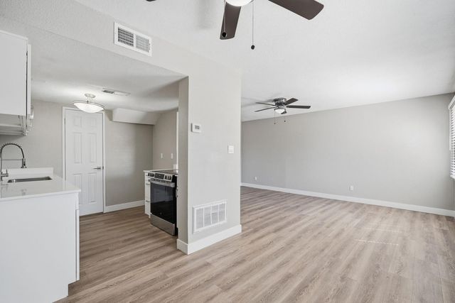 8053 N 32nd Drive, Phoenix, AZ 85051