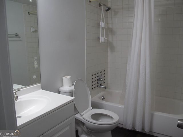 633 Garden Walk Drive, Stone Mountain, GA 30083