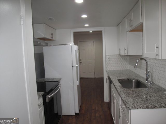 633 Garden Walk Drive, Stone Mountain, GA 30083