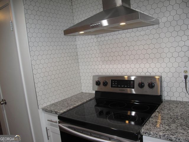 633 Garden Walk Drive, Stone Mountain, GA 30083