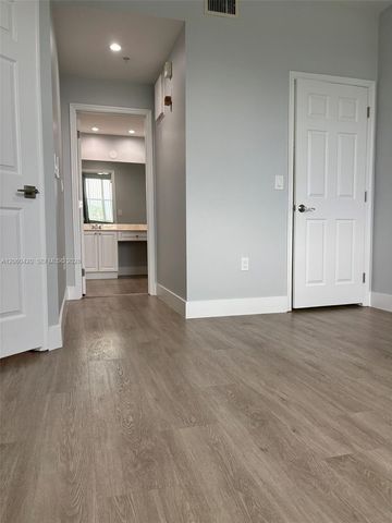 2100 Greenview Shores Boulevard 513, Wellington, FL 33414