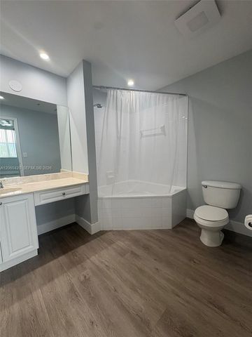 2100 Greenview Shores Boulevard 513, Wellington, FL 33414