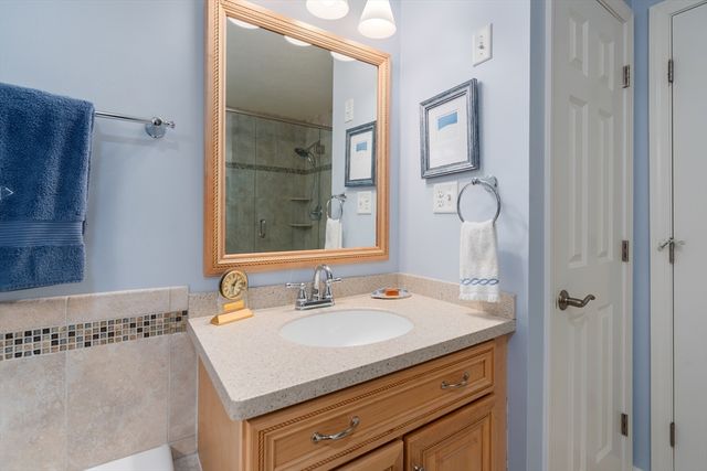 3 Flint Pond Dr 3, Grafton, MA 01536
