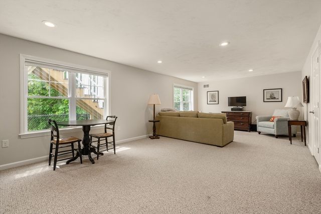 3 Flint Pond Dr 3, Grafton, MA 01536