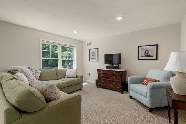 3 Flint Pond Dr 3, Grafton, MA 01536