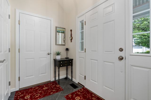 3 Flint Pond Dr 3, Grafton, MA 01536