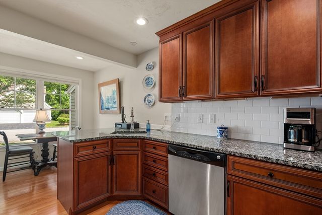 3 Flint Pond Dr 3, Grafton, MA 01536