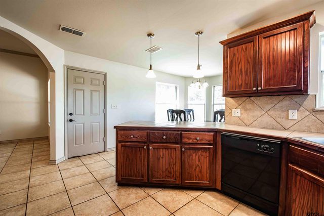 516 Neches, Chandler, TX 75758