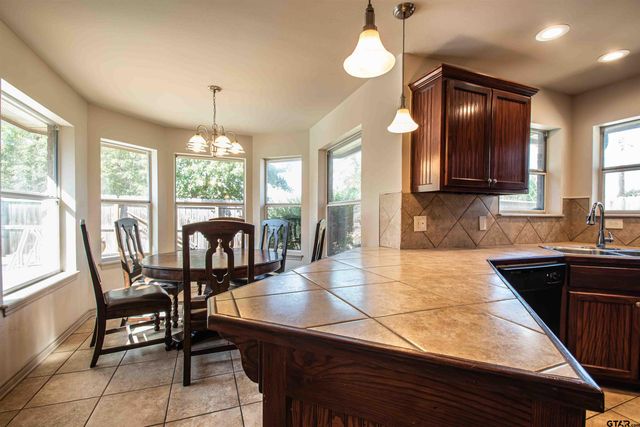 516 Neches, Chandler, TX 75758