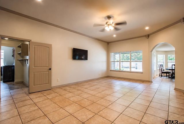 516 Neches, Chandler, TX 75758