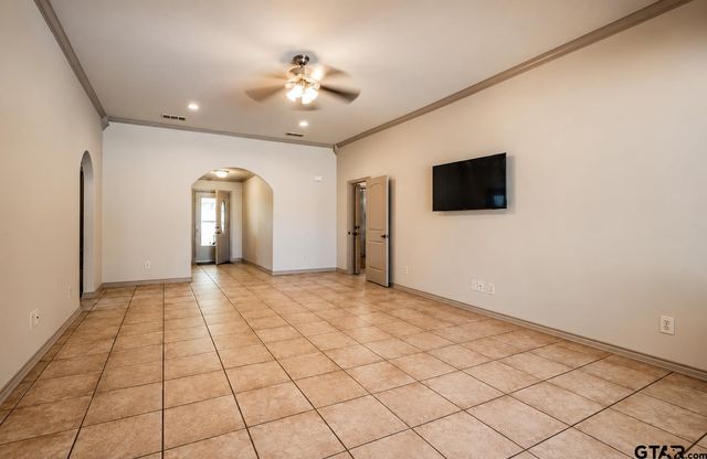 516 Neches, Chandler, TX 75758