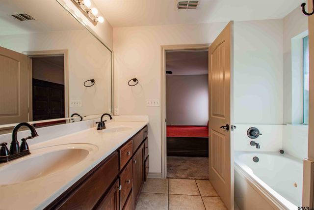 516 Neches, Chandler, TX 75758