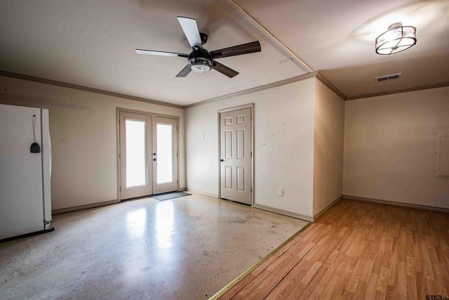516 Neches, Chandler, TX 75758
