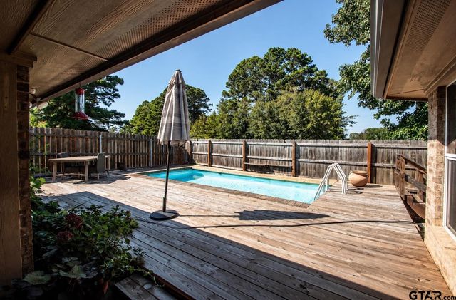 516 Neches, Chandler, TX 75758