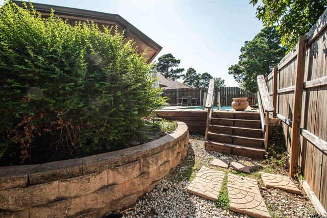 516 Neches, Chandler, TX 75758