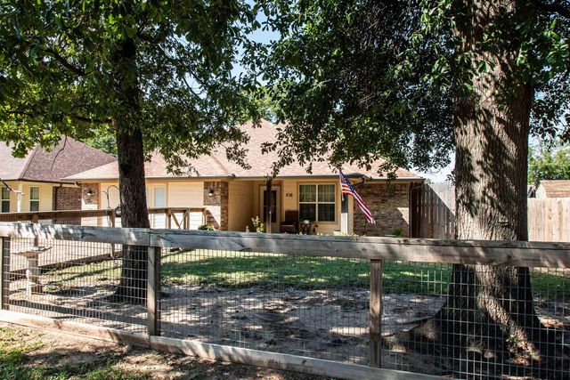 516 Neches, Chandler, TX 75758
