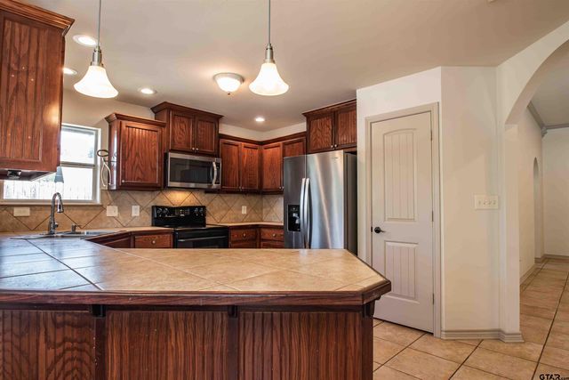 516 Neches, Chandler, TX 75758