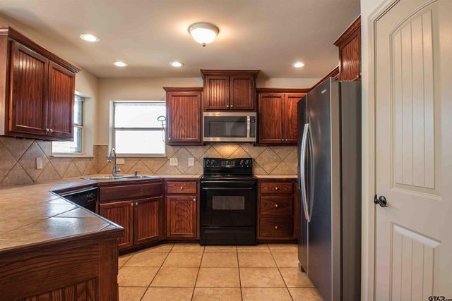 516 Neches, Chandler, TX 75758