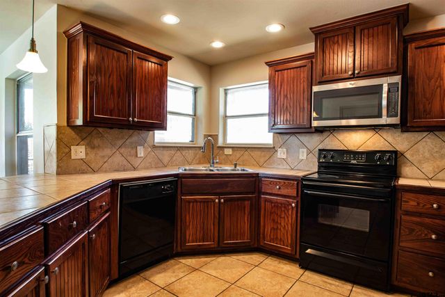 516 Neches, Chandler, TX 75758
