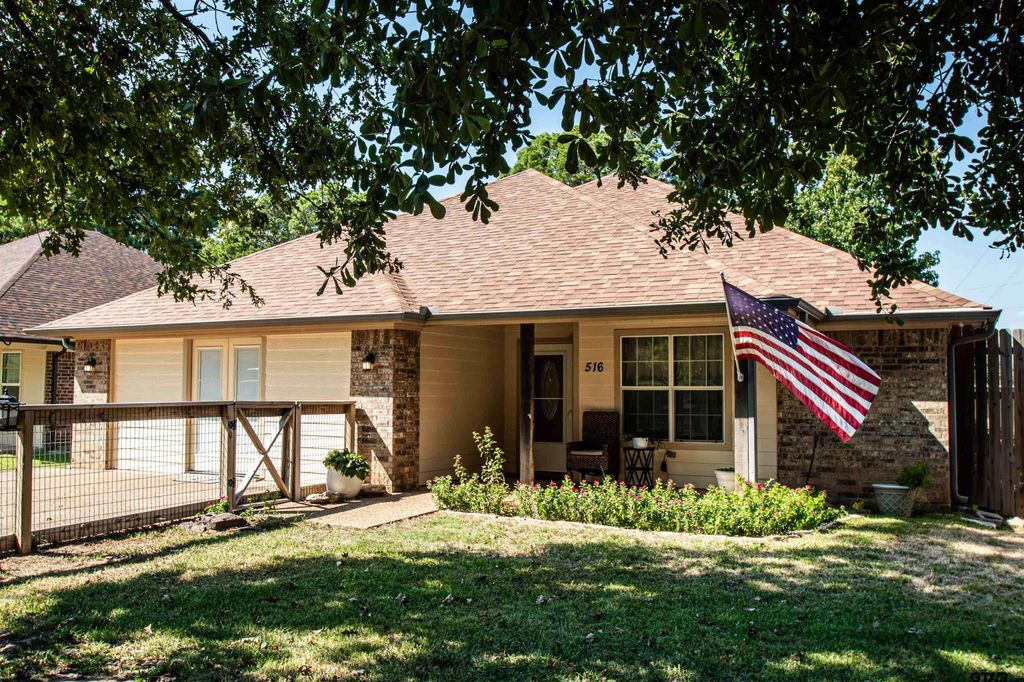 516 Neches, Chandler, TX 75758