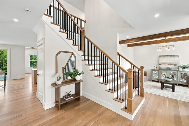 24 Indian Rock Road, Bedford, NH 03110