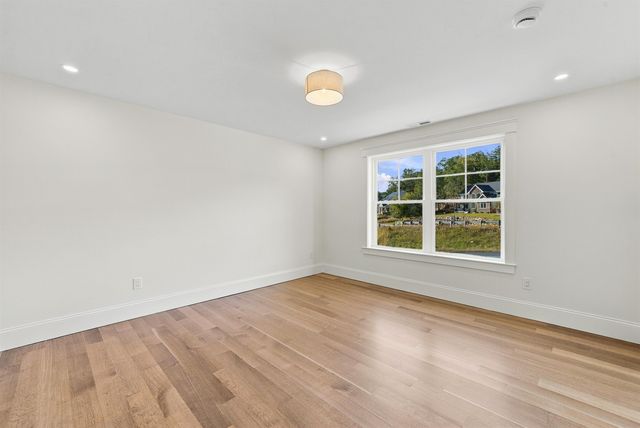 24 Indian Rock Road, Bedford, NH 03110