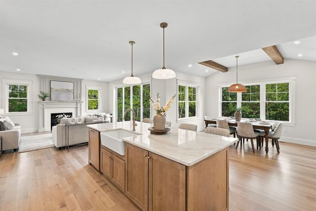 24 Indian Rock Road, Bedford, NH 03110